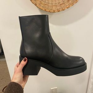 Stuart Weitzman Gotham Zip Bootie Size 8